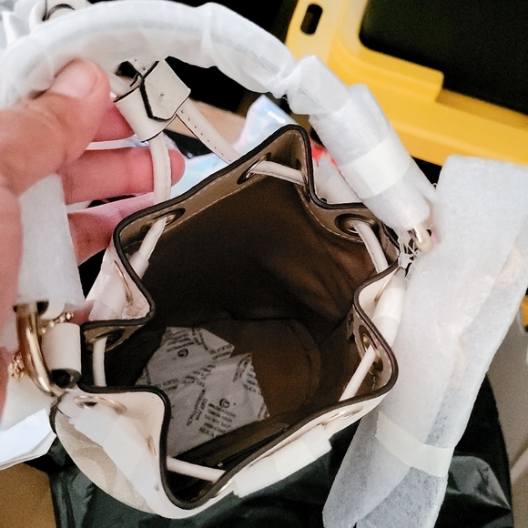 Dempsey Signature Bucket Bag - Picture 6 of 8